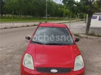 Usado Ford Fiesta Sport 90 CV (66 kW) 2005 Rojo Utilitario
