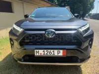 Usado Toyota RAV4 Hybrid Luxury 218 CV (160 kW) 2025 Gris / plata SUV