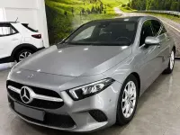 Usado Mercedes A180 116 CV (85 kW) 2019 Gris Utilitario