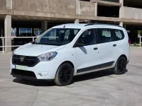 Usado Dacia Lodgy Comfort 115 CV (84 kW) 2021 Blanco Monovolumen
