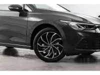 Usado VW Golf VIII Life 110 CV (80 kW) 2024 Gris Berlina