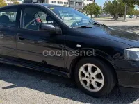 Usado Opel Astra Comfort 100 CV (73 kW) 2003 Negro Familiar