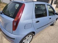 Usado Fiat Punto Dynamic 70 CV (51 kW) 2004 Azul Utilitario