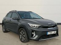 Usado Kia Stonic 100 CV (73 kW) 2021 Gris / plata SUV