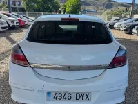 Usado Opel Astra GTC Sport 120 CV (88 kW) 2006 Blanco Berlina
