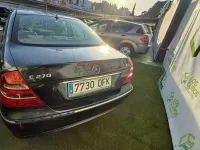 Usado Mercedes E270 Elegance 170 CV (125 kW) 2004 Negro Familiar
