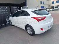 Usado Hyundai i30 100 CV (73 kW) 2014 Blanco Berlina