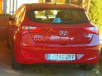 Usado Hyundai i30 110 CV (80 kW) 2015 Granate Berlina