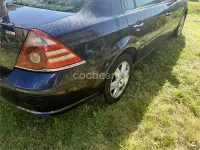 Usado Ford Mondeo Sport 130 CV (95 kW) 2005 Azul Berlina