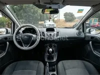 Usado Ford Fiesta Trend 68 CV (50 kW) 2010 Blanco Berlina