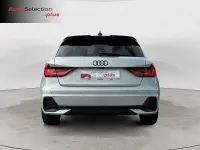 Usado Audi A1 Sportback Black Edition 110 CV (80 kW) 2024 Gris / plata Utilitario