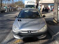 Usado Peugeot 206 75 CV (55 kW) 2001 Gris / plata Berlina