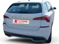 Usado Skoda Kamiq Ambition 110 CV (80 kW) 2021 Blanco SUV