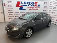Usado Opel Astra Selective 140 CV (102 kW) 2012 Gris / plata Berlina