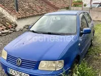 Usado VW Polo Trendline 75 CV (55 kW) 2000 Azul Berlina