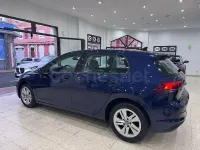 Usado VW Golf VIII 110 CV (80 kW) 2021 Azul Berlina