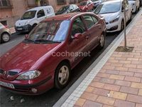 Usado Renault Mégane 110 CV (80 kW) 2000 Granate Berlina