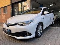 Usado Toyota Auris Hybrid Business Edition 136 CV (100 kW) 2018 Blanco Berlina