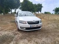 Usado Skoda Octavia Active 105 CV (77 kW) 2015 Blanco Familiar