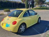 Usado VW New Beetle 115 CV (84 kW) 1999 Amarillo Utilitario
