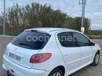 Usado Peugeot 206 70 CV (51 kW) 2005 Blanco Berlina