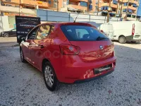 Usado Seat Ibiza Ecomotive 75 CV (55 kW) 2014 Rojo Berlina