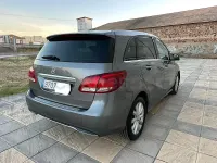 Usado Mercedes B180 109 CV (80 kW) 2015 Gris / plata Utilitario