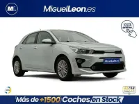 Usado Kia Rio 84 CV (61 kW) 2024 Gris Utilitario