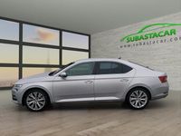 Usado Skoda Superb Style 218 CV (160 kW) 2021 Gris plata metalizado Berlina