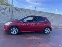 Usado Peugeot 208 Allure 120 CV (88 kW) 2013 Rojo Utilitario