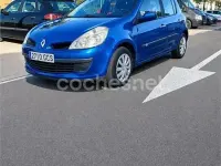 Usado Renault Clio II Rip Curl 70 CV (51 kW) 2008 Azul Berlina