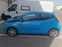 Usado Toyota Aygo X-play 69 CV (50 kW) 2018 Azul Utilitario