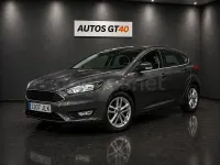 Usado Ford Focus Trend 125 CV (91 kW) 2015 Gris / plata Berlina