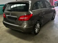 Usado Mercedes B180 122 CV (89 kW) 2012 Marrón Utilitario