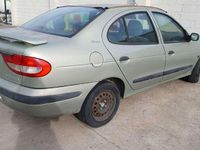 Usado Renault Mégane II Authentique 95 CV (69 kW) 2002 Amarillo Utilitario