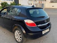 Usado Opel Astra 120 CV (88 kW) 2006 Negro Familiar