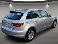 Usado Audi A3 Attraction 110 CV (80 kW) 2015 Gris / plata Berlina