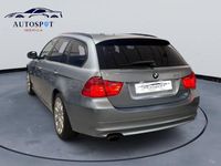 Usado BMW 318 143 CV (105 kW) 2010 Azul Familiar
