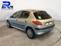 Usado Peugeot 206 110 CV (80 kW) 2001 Gris / plata Berlina