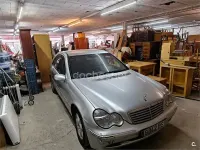 Usado Mercedes C220 Elegance 143 CV (105 kW) 2002 Gris / plata Berlina