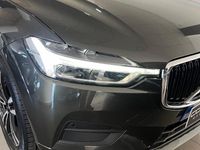 Usado Volvo XC60 Momentum 197 CV (144 kW) 2021 Gris / plata SUV
