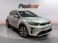 Usado Kia Stonic 101 CV (74 kW) 2024 Gris SUV
