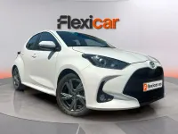 Usado Toyota Yaris Hybrid Active 116 CV (85 kW) 2025 Blanco Berlina