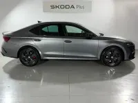 Usado Skoda Octavia RS 245 CV (180 kW) 2024 Gris / plata Berlina