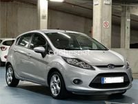 Usado Ford Fiesta Trend 68 CV (50 kW) 2009 Gris / plata Utilitario