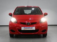 Usado Toyota Aygo 68 CV (50 kW) 2010 Rojo Utilitario