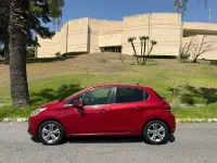 Usado Peugeot 208 Active 82 CV (60 kW) 2015 Granate Utilitario