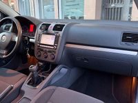 Usado VW Golf V Highline 105 CV (77 kW) 2007 Negro Utilitario