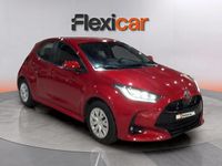 Usado Toyota Yaris Hybrid Active 116 CV (85 kW) 2023 Rojo Berlina
