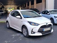Usado Toyota Yaris Hybrid Active 99 CV (72 kW) 2020 Blanco Utilitario